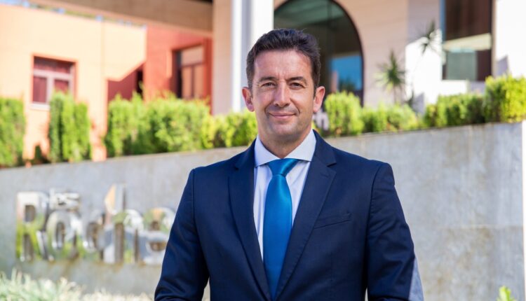 LES ROCHES APPOINTS CARLOS