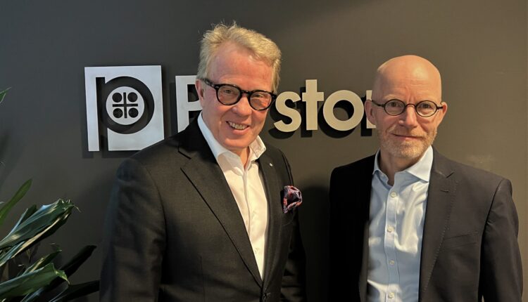Ib Jensen (right) takes over from Jan Secher (left) as new CEO of Perstorp Group.